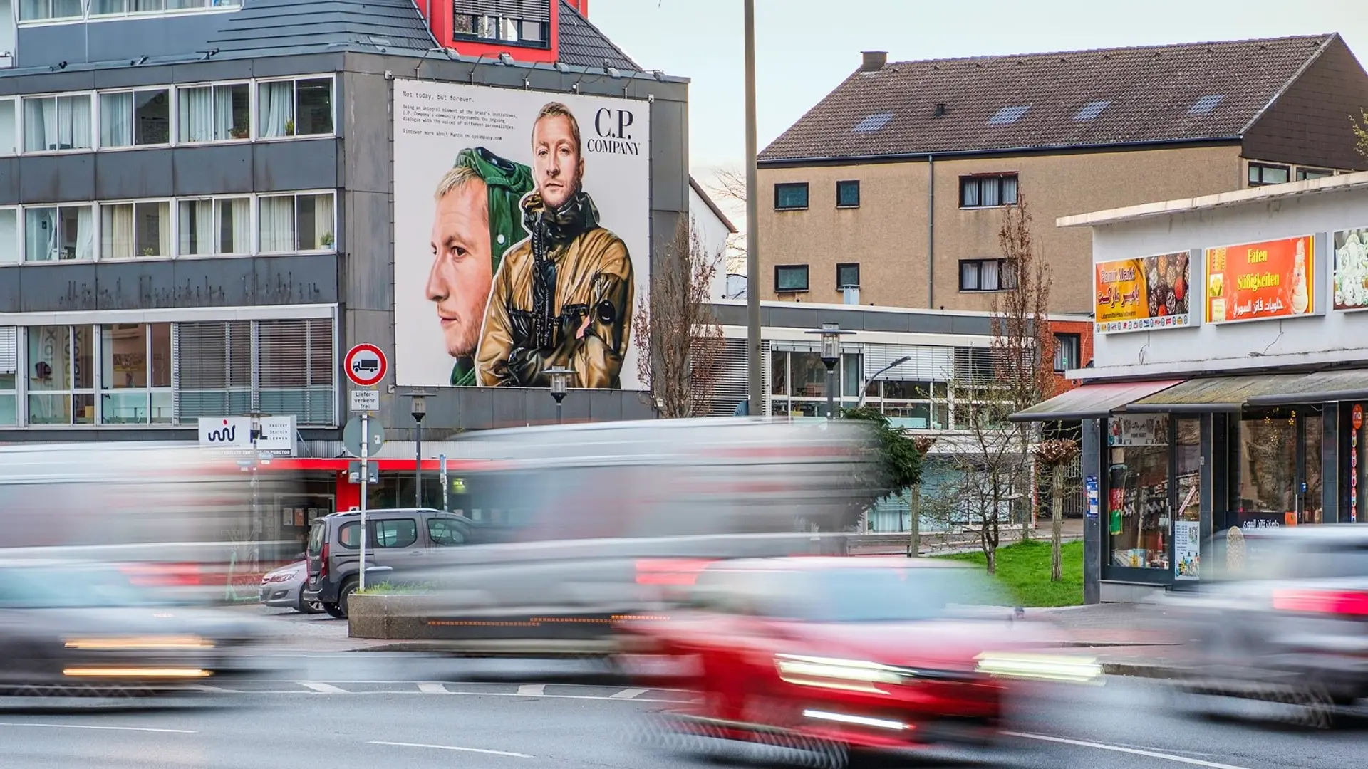Hand-Painted OOH Advertising: Art That Stops Traffic