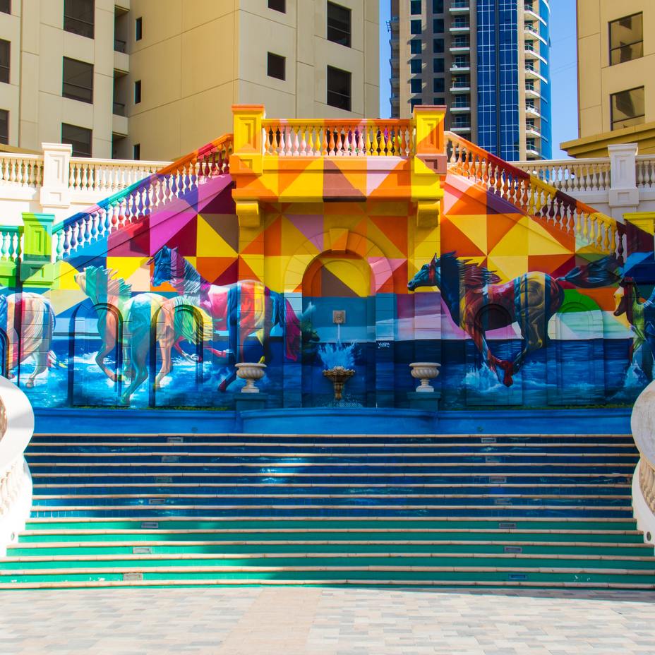 Kunst an einem Gebäude in Dubai
